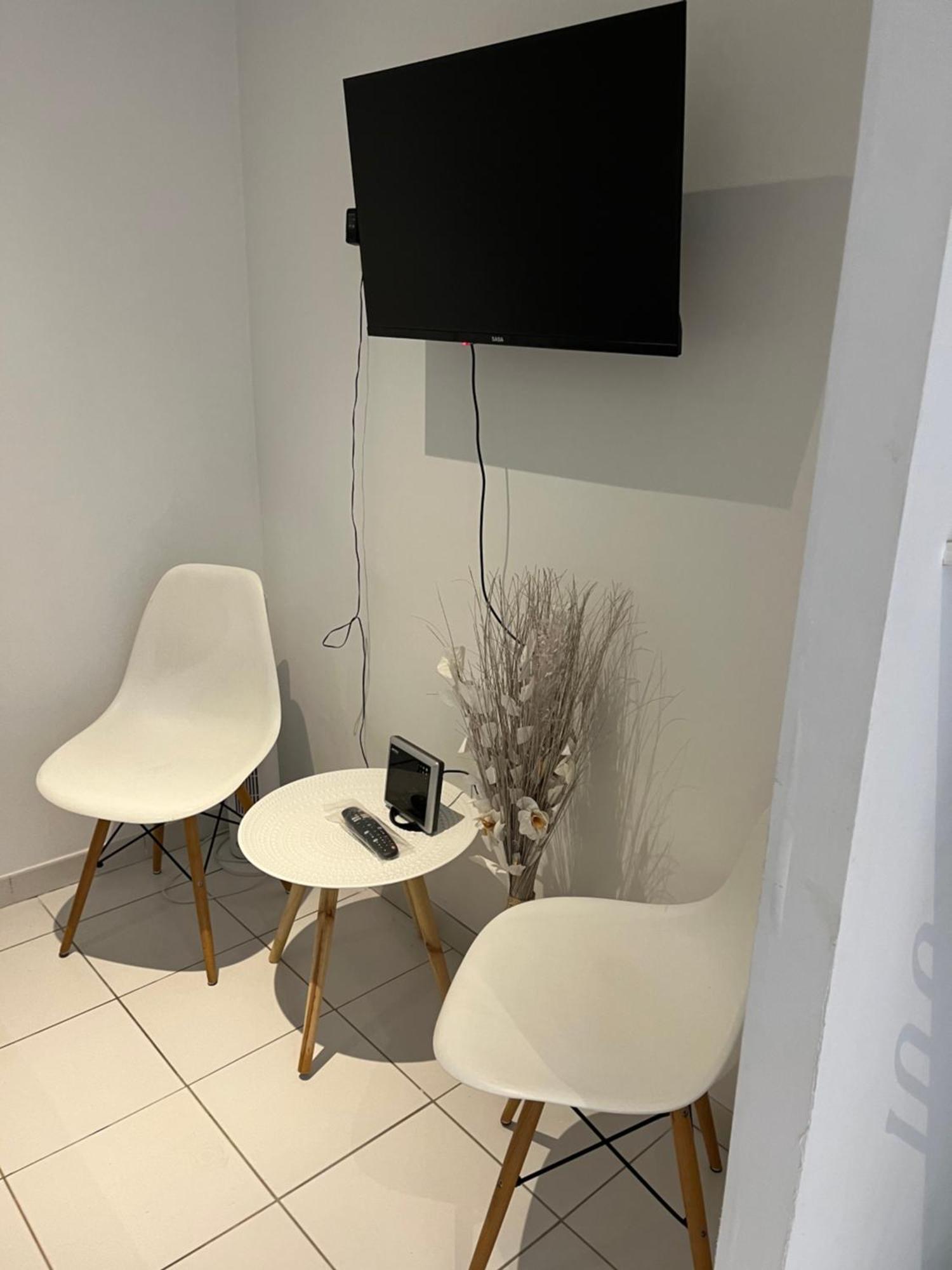 Hauteurs De Toulon : Charmant Studio Piscine Ngoại thất bức ảnh